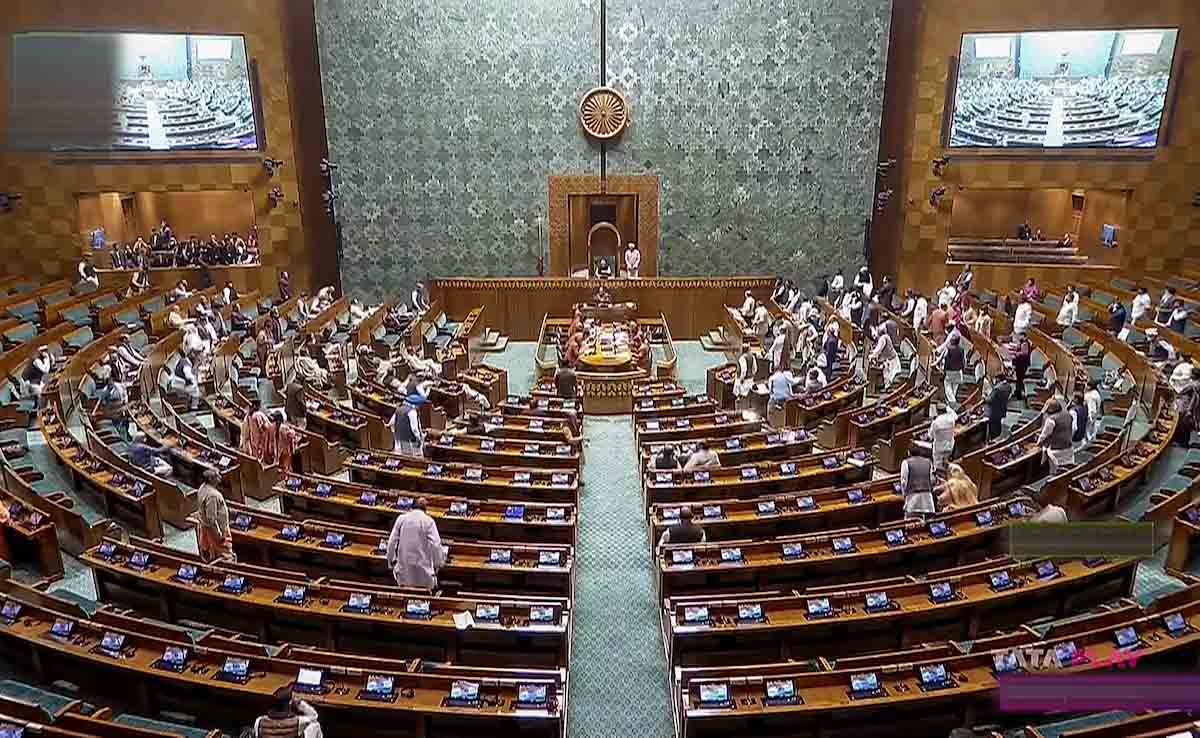 सरकार का बड़ा फैसला, बजट सत्र से पहले रद्द होगा सांसदों का निलंबन