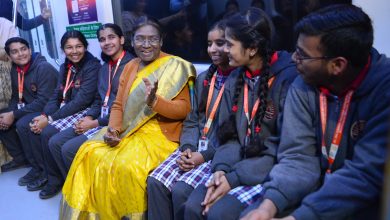 Photo of राष्ट्रपति द्रौपदी मुर्मू ने दिल्ली मेट्रो में यात्रा की, स्कूली बच्चों से की बात