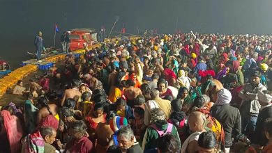 Photo of प्रयागराज : बसंत पंचमी पर उमड़ा आस्था का सैलाब, 14 लाख से ज्यादा लोगों ने गंगा में लगाई डुबकी