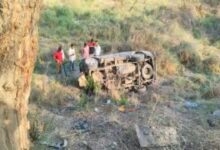 Photo of बलिया में भयंकर सड़क हादसा, पेड़ से टकराकर पलटी कार, चार की मौत
