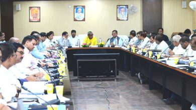 Photo of पंचायतीराज मंत्री ओमप्रकाश राजभर ने विभागीय अधिकारियों के साथ समीक्षा बैठक की