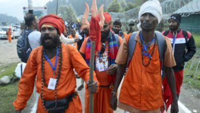 Photo of अमरनाथ यात्रा शुरू, तीर्थयात्रियों का पहला जत्था गुफा मंदिर के लिए रवाना