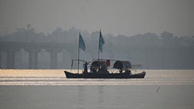 Photo of गंगा दशहरा पर पटना में बड़ा हादसा, 17 श्रद्धालुओं से भरी नाव पलटी, 6 लोग लापता