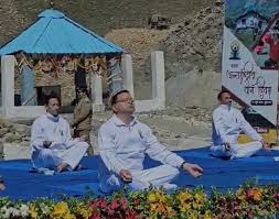 Photo of धारचूला: मुख्यमंत्री पुष्कर सिंह धामी ने आदि कैलाश में किया योग
