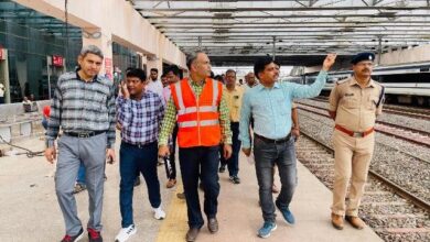 Photo of मंडल रेल प्रबंधक ने अयोध्या में यार्ड की संरक्षा व्यवस्था एवं निर्माणाधीन कार्यों का किया निरीक्षण