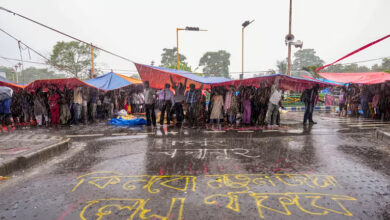 Photo of कोलकाता रेप-मर्डर केस: लगातार 5वें दिन भी डॉक्टरों का प्रदर्शन जारी