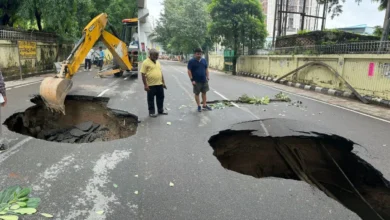 Photo of लगातार हो रही बारिश से लविवि के पास धंसी 10 फीट सड़क, डायवर्ट किया गया रूट