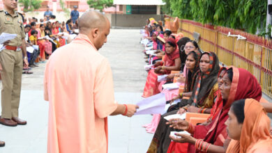 Photo of जनता दर्शन में बोले योगी-बिना आयुष्मान कार्ड जरूरतमंदों के इलाज का खर्च उठाएगी सरकार