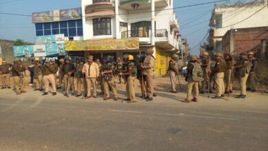 Photo of मीरापुर उपचुनाव में मतदान के दौरान हंगामा, पुलिस पर पथराव