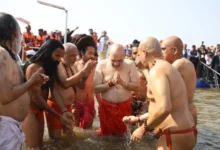 Photo of केन्द्रीय गृह मंत्री अमित शाह ने संगम में संतों के मंत्रोच्चार के बीच आस्था की लगाई डुबकी