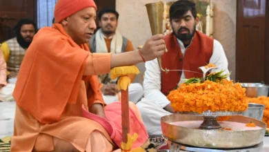 Photo of रुद्राभिषेक कर मुख्यमंत्री योगी ने की राष्ट्र कल्याण की कामना