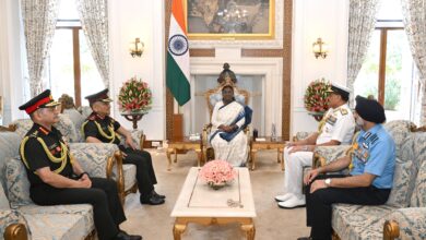 Photo of CDS प्रमुख व तीनों सेनाध्यक्षों ने राष्ट्रपति को दी ऑपरेशन सिंदूर की जानकारी,राष्ट्रपति ने सशस्त्र बलों की वीरता की सराहना