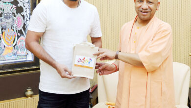 Photo of भारतीय स्टार तेज गेदबाज मोहम्मद शमी ने सीएम योगी से की मुलाकात