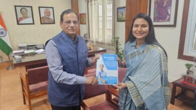 Photo of नीति आयोग के सदस्य डॉ. विनोद के. पॉल से मिलीं डॉ. निरुपमा सिंह, 18 वर्षों की सामाजिक सेवा के अनुभव किए साझा