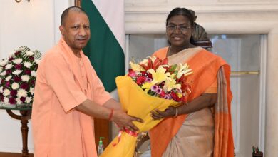 Photo of राष्ट्रपति से मिले सीएम योगी, विकास योजनाओं की दी जानकारी