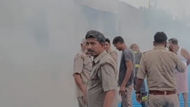 Photo of अज्ञात कारणों से मकान में लगी आग, हजारों का सामान जलकर राख