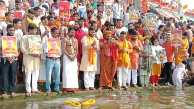 Photo of मुख्यमंत्री योगी आदित्यनाथ के जन्मदिन पर वाराणसी में मां गंगा का दुग्धाभिषेक