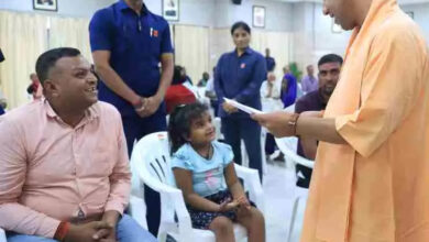 Photo of मेरा स्कूल में एडमिशन करा दीजिए…बच्ची की बात सुनते ही सीएम योगी मुस्कुराए और बोले तुरंत हो एडमिशन